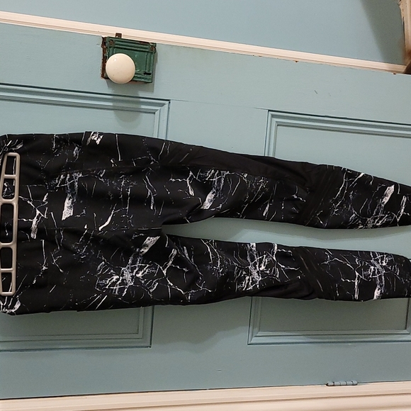 Workout pants - Picture 2 of 3